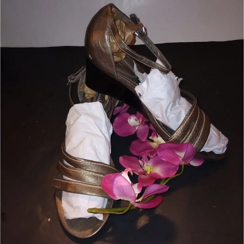 🆕👡 Clark's Gold Metallic Strappy Wedge Sandals - 9W